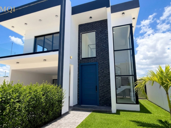 Casa Moderna con Piscina en Brisas de Punta Cana